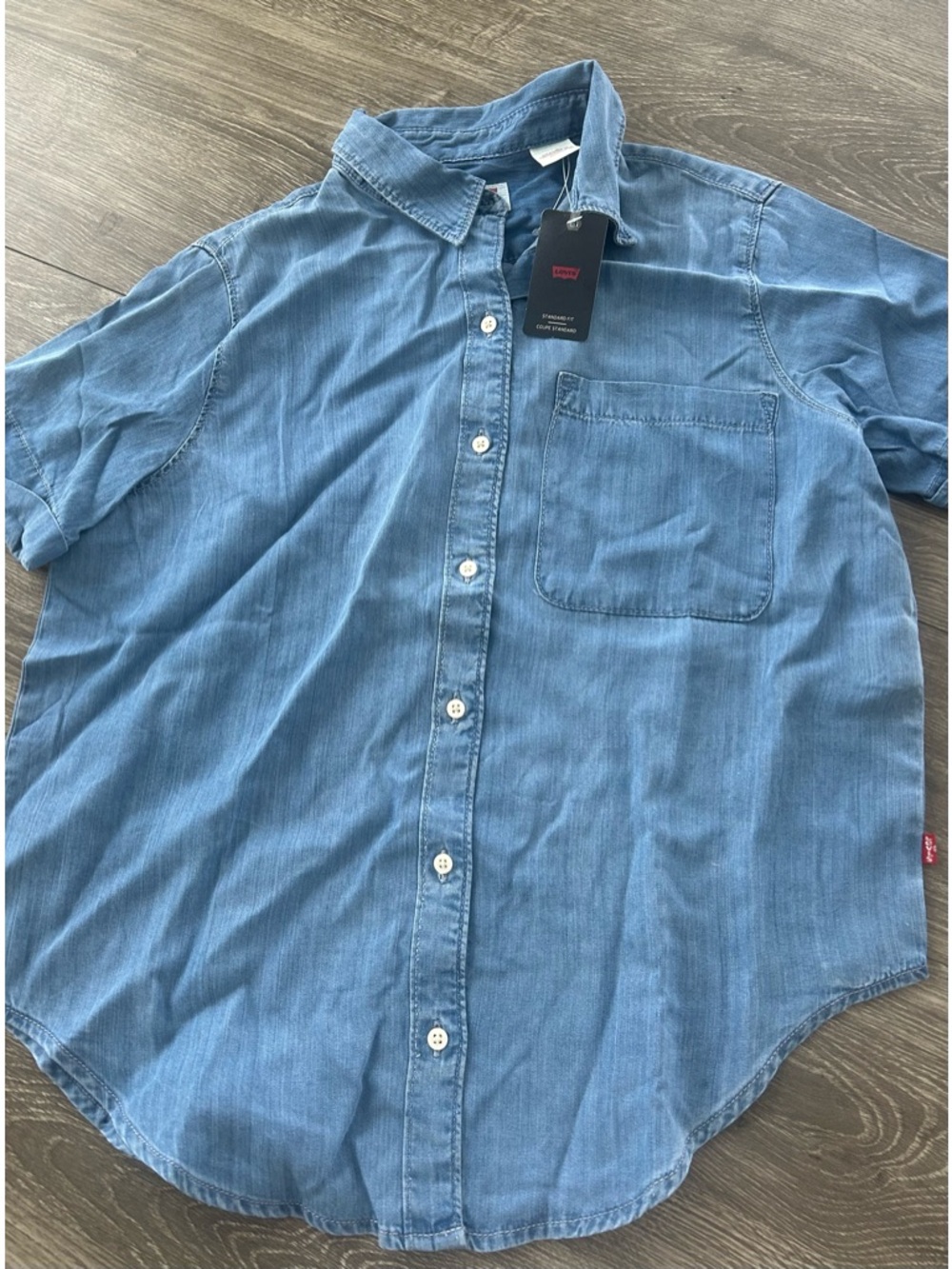 LEVIS Standard Fit Shirt. Size XS. NEW